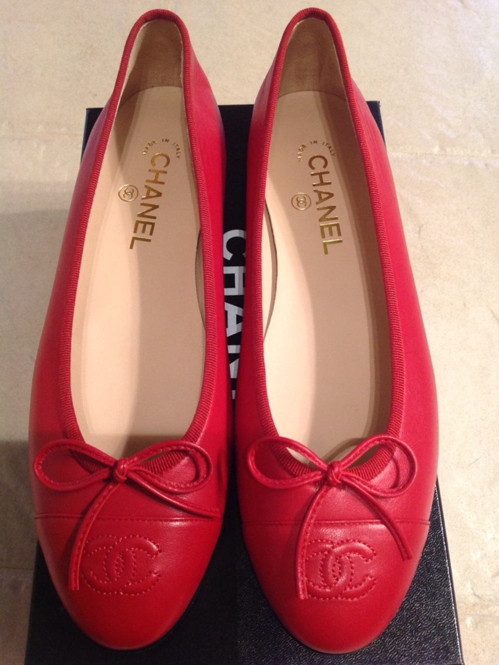 CHANEL Red Leather Ballet Flats with Bow and CC Stitching